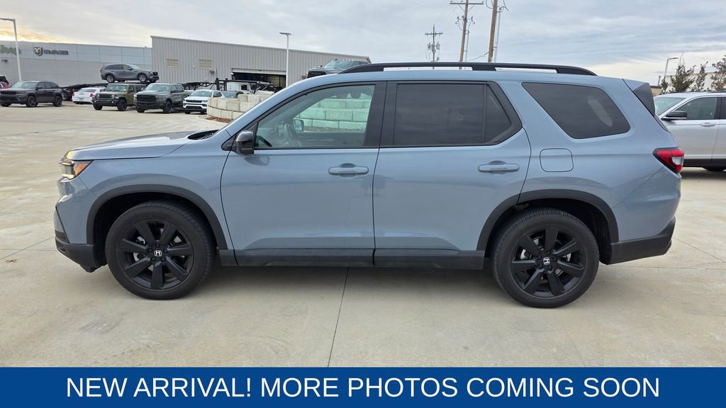 Used 2025 Honda Pilot Black Edition image 2