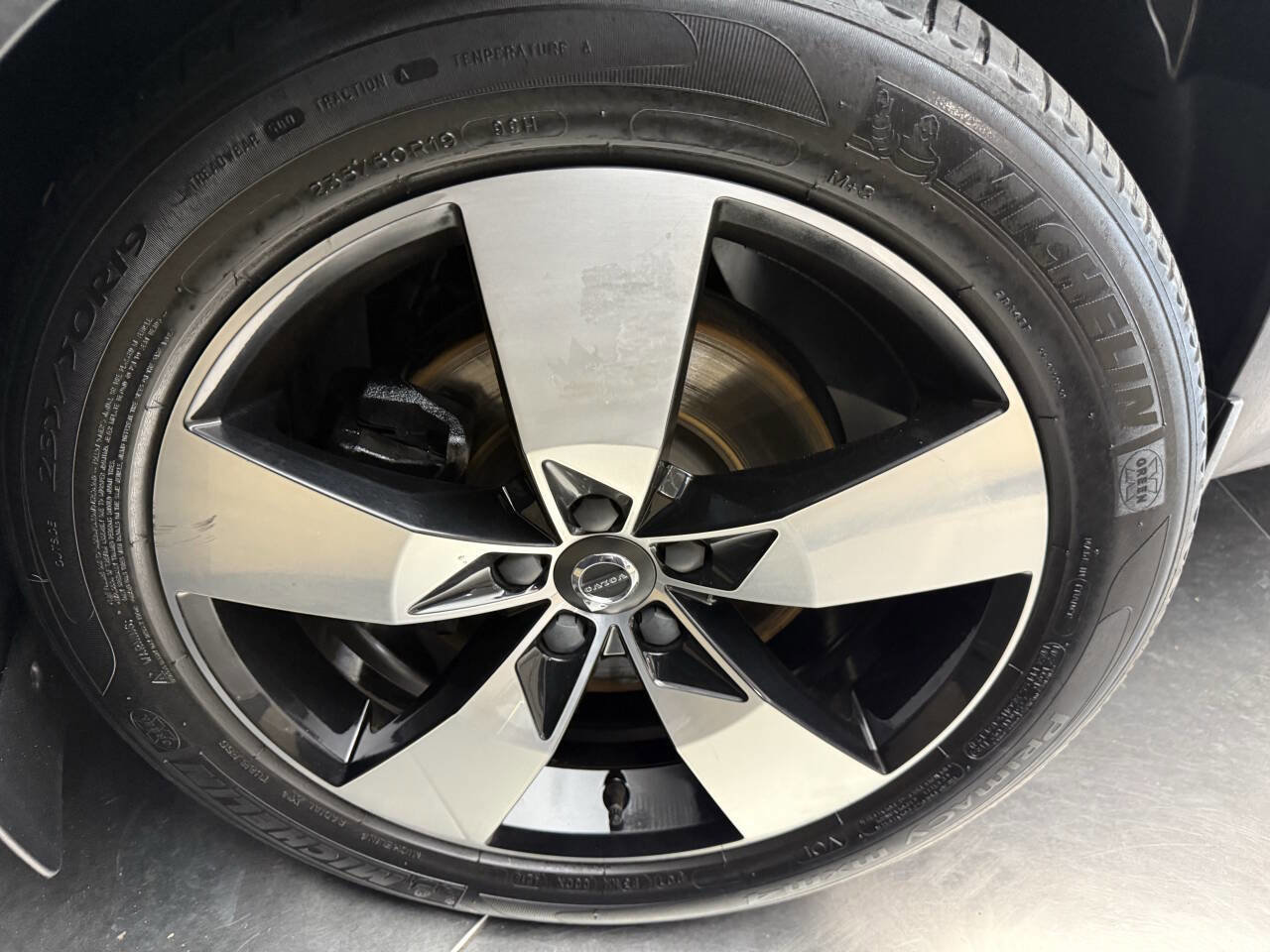 Used 2019 Volvo XC40 T5 Momentum image 28