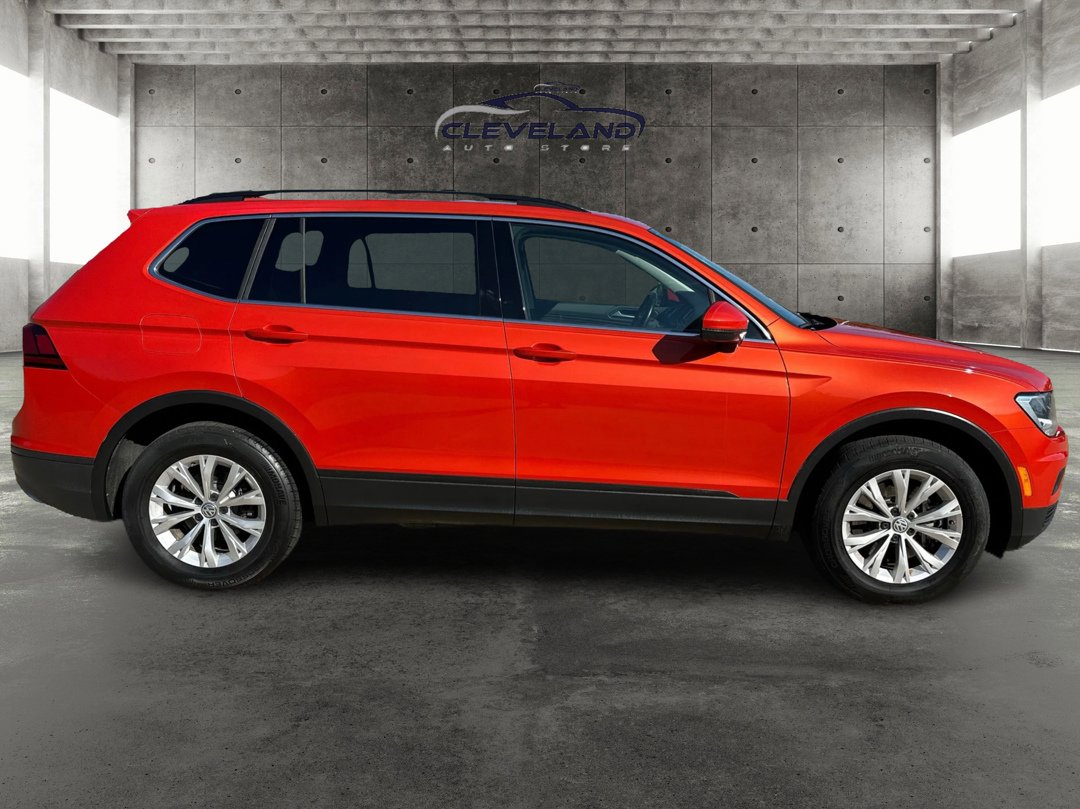 Used 2019 Volkswagen Tiguan SE w/ Panoramic Sunroof Package image 2