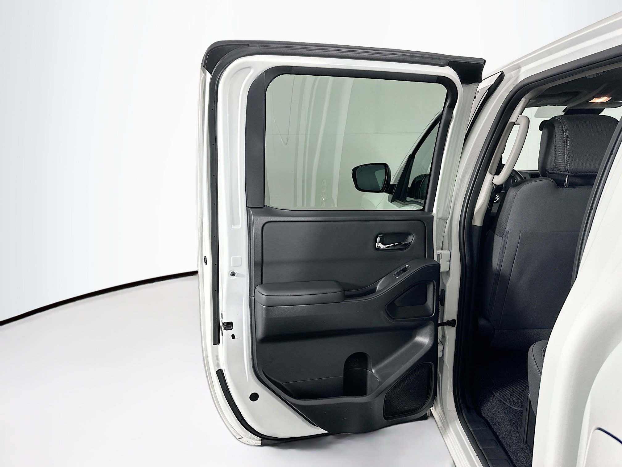 Used 2024 Nissan Frontier SV w/ SV Convenience Package image 25