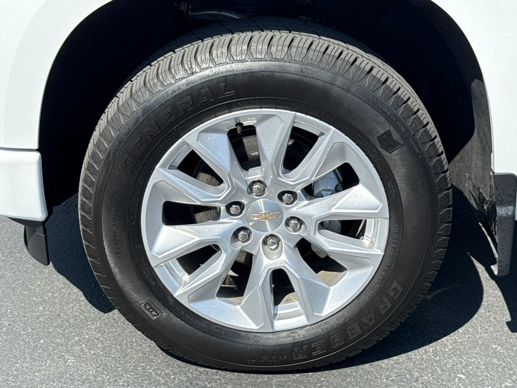 Used 2025 Chevrolet Silverado 1500 Custom RWD image 5