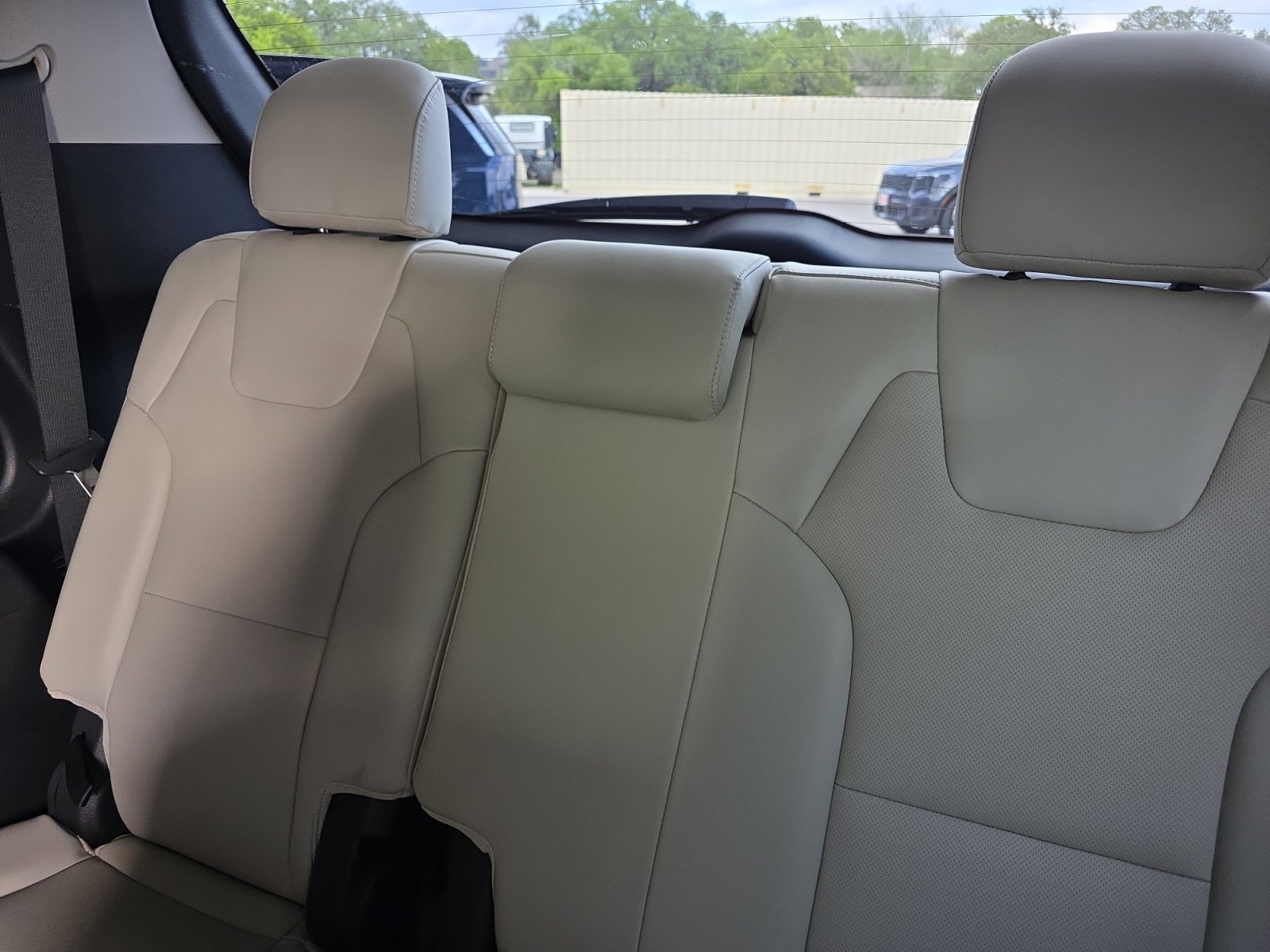 Certified 2022 Kia Telluride SX w/ Towing Package FWD image 22