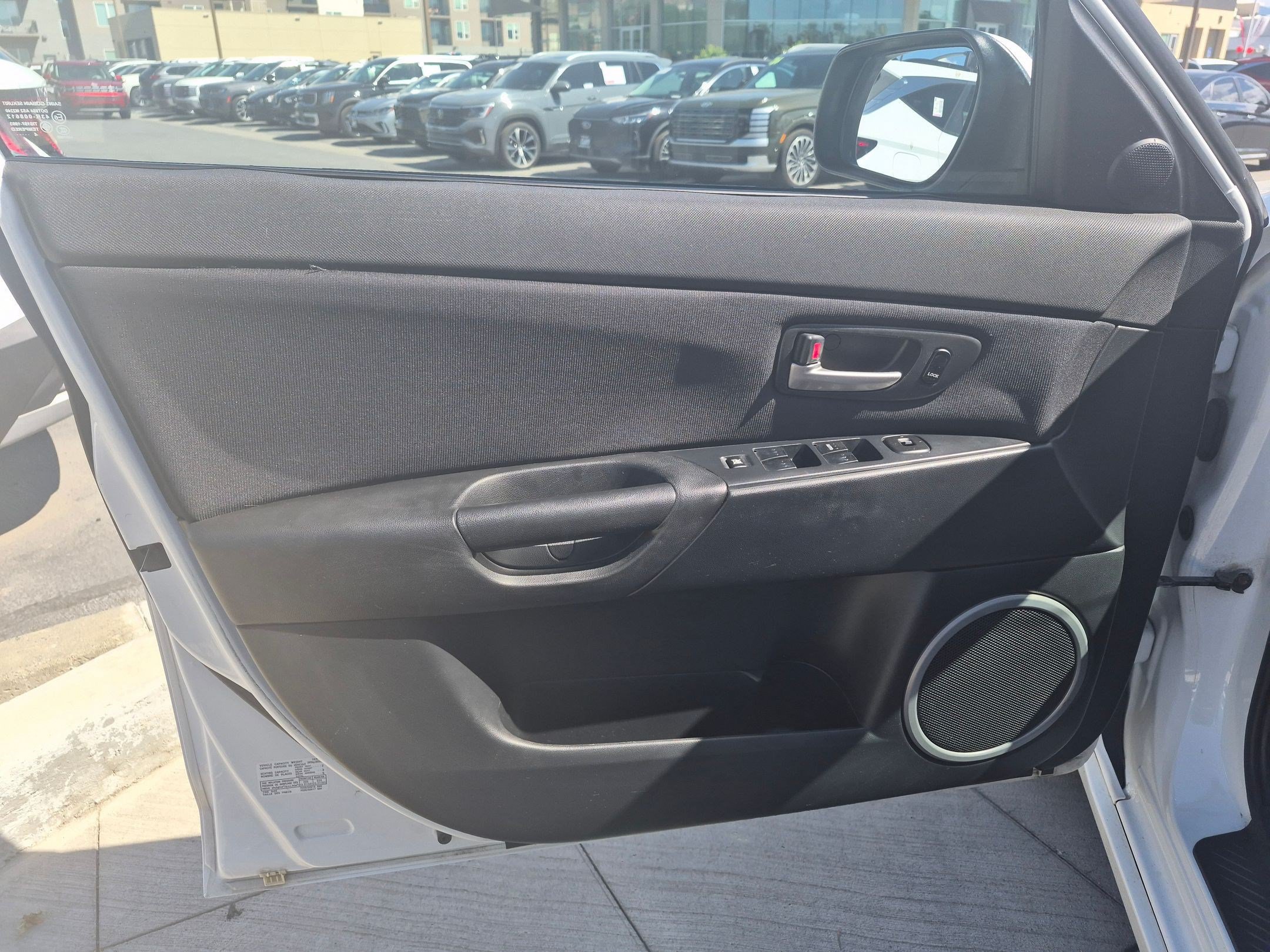 Used 2005 MAZDA MAZDA3 s w/ Moonroof & 6-CD Pkg FWD image 14