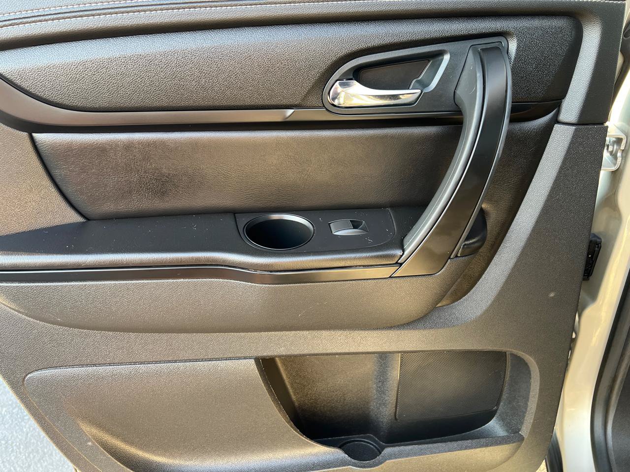 Used 2016 GMC Acadia SLE FWD image 18