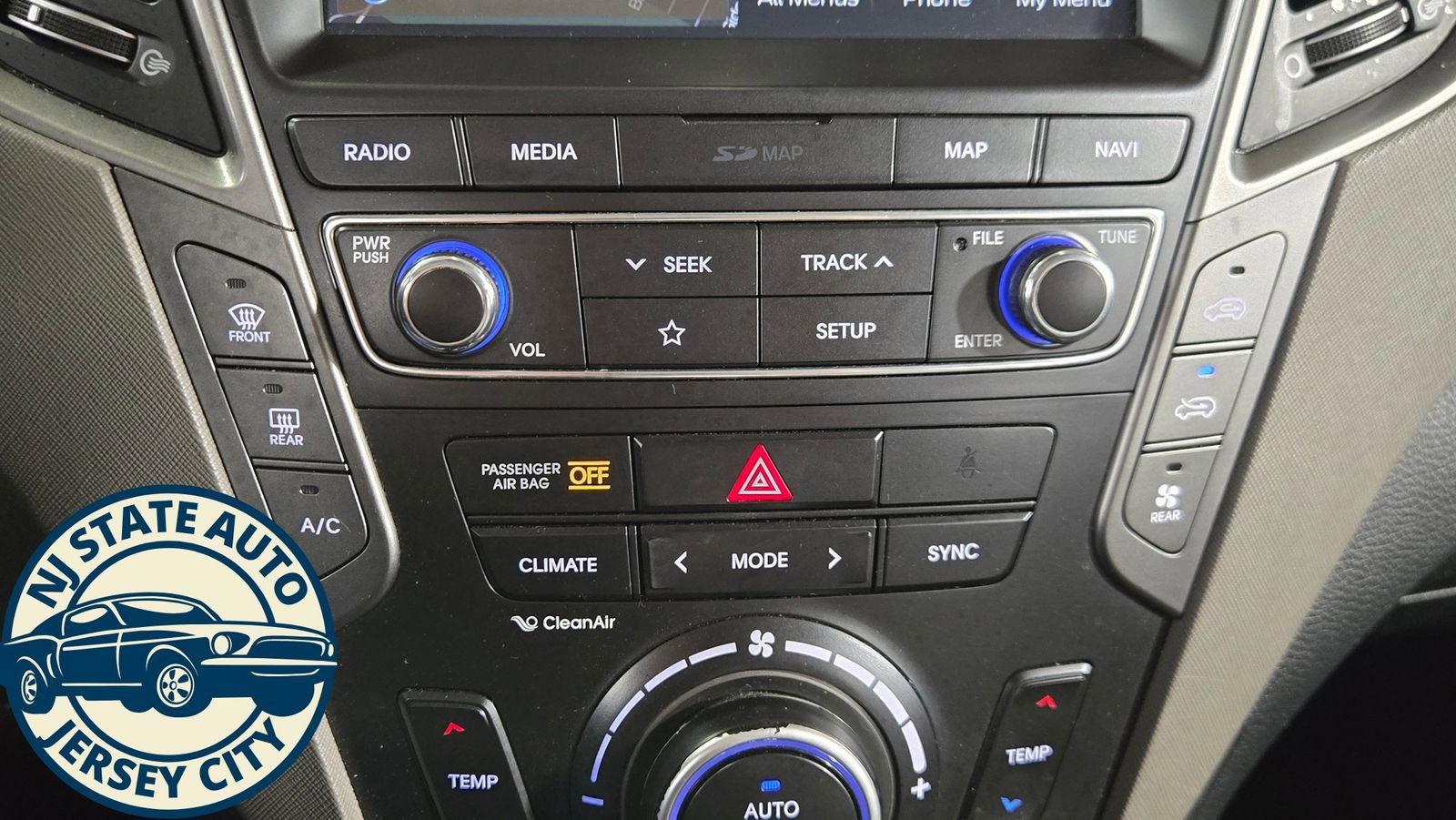 Used 2019 Hyundai Santa Fe XL AWD/4WD image 16