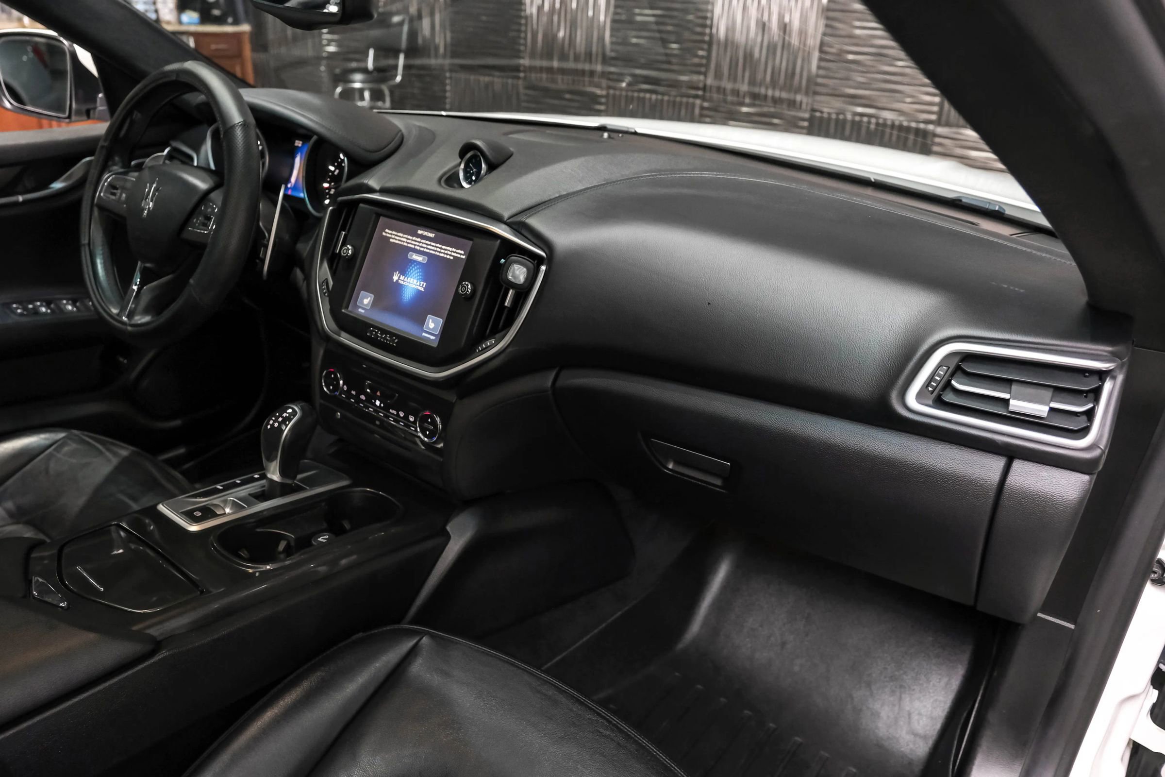 Used 2016 Maserati Ghibli S image 12