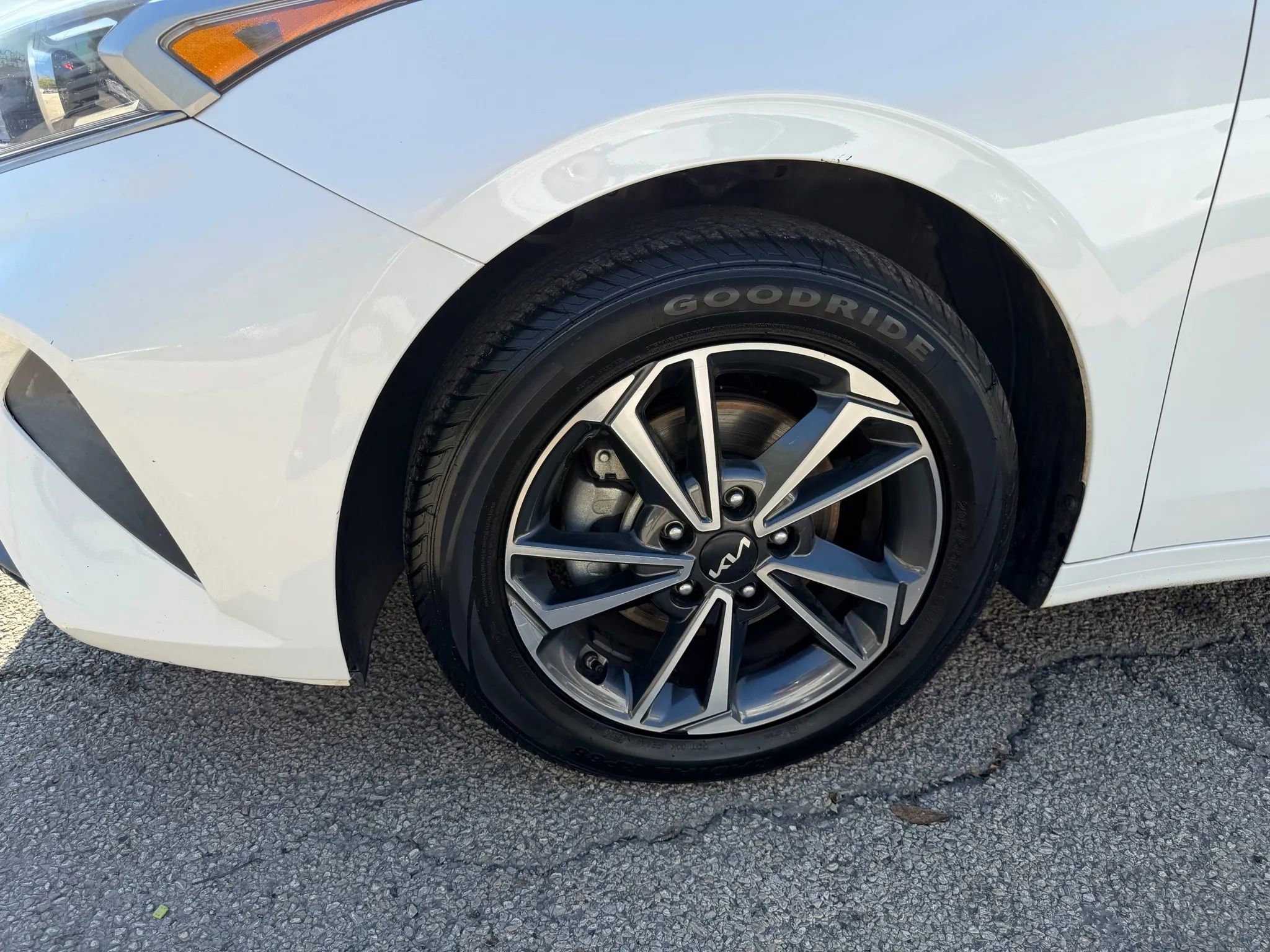 Used 2022 Kia Forte LXS w/ LXS Technology Package image 4