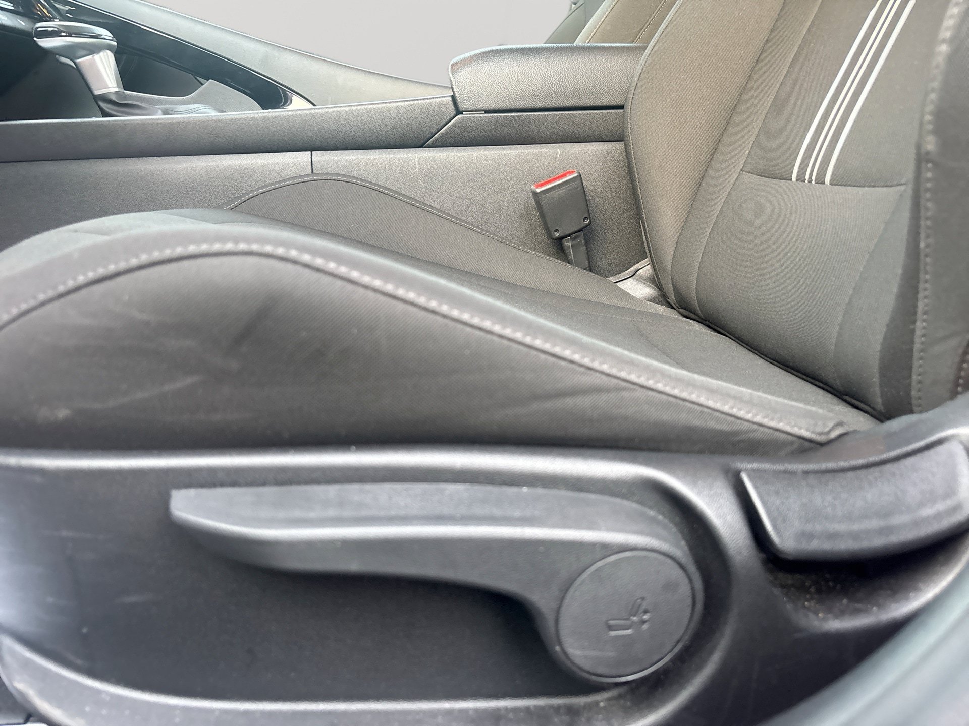 Used 2025 Hyundai Elantra SEL FWD image 14