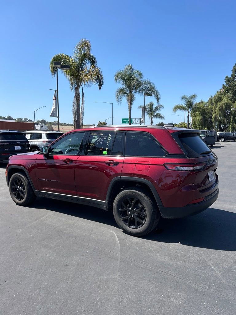 Used 2025 Jeep Grand Cherokee Altitude image 8