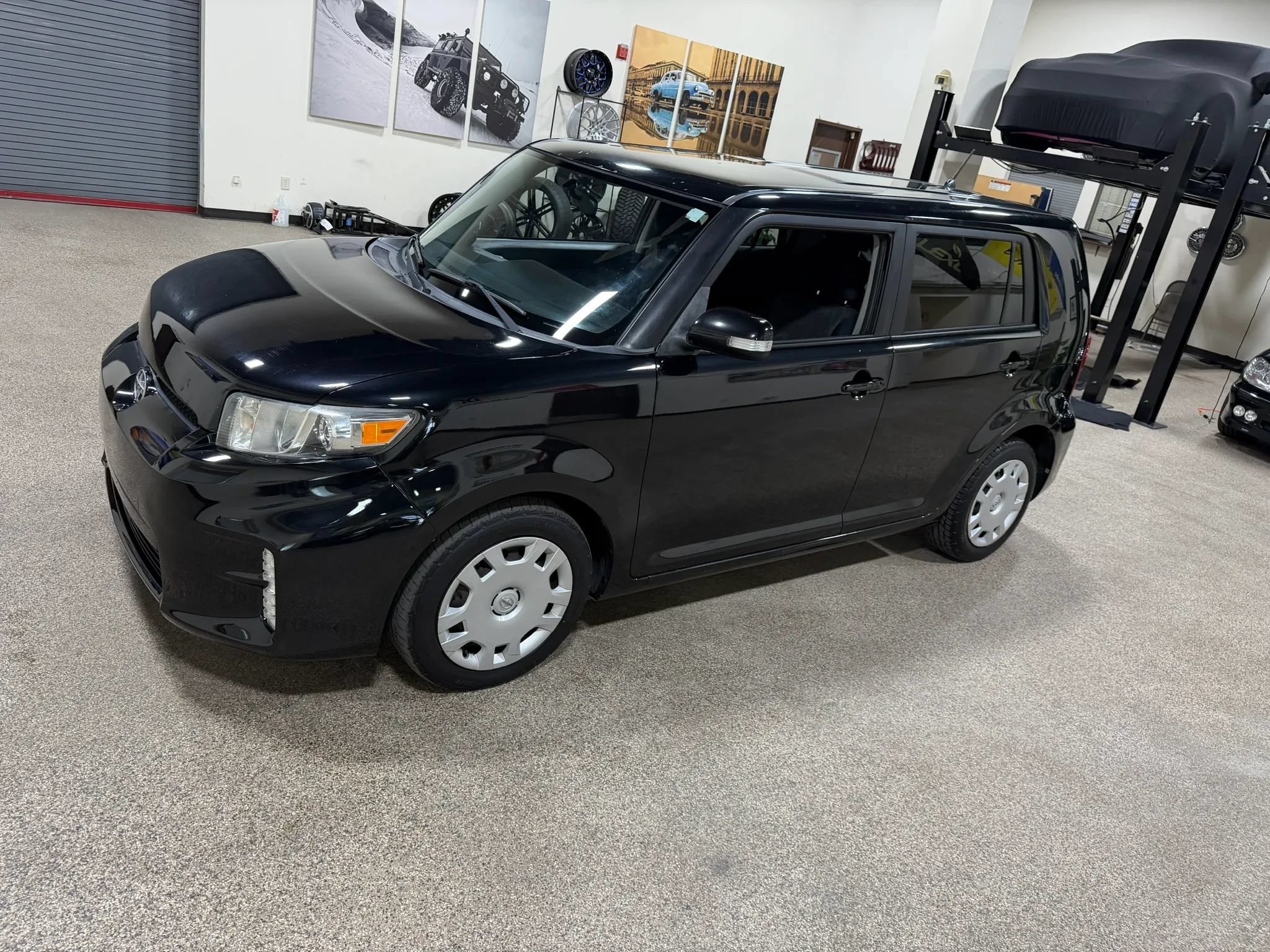 Used 2015 Scion xB FWD image 9