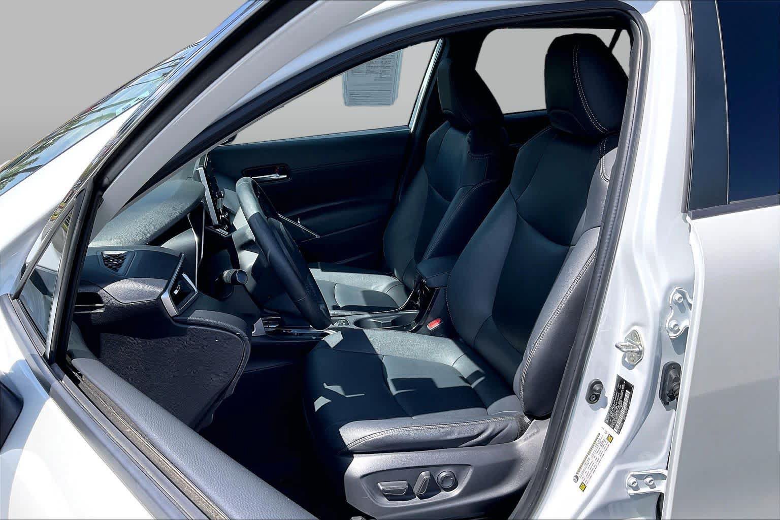 Used 2022 Toyota Corolla Cross XLE w/ Convenience Package AWD/4WD image 7