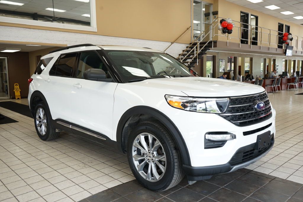 Used 2023 Ford Explorer XLT w/ Equipment Group 202A AWD/4WD image 20