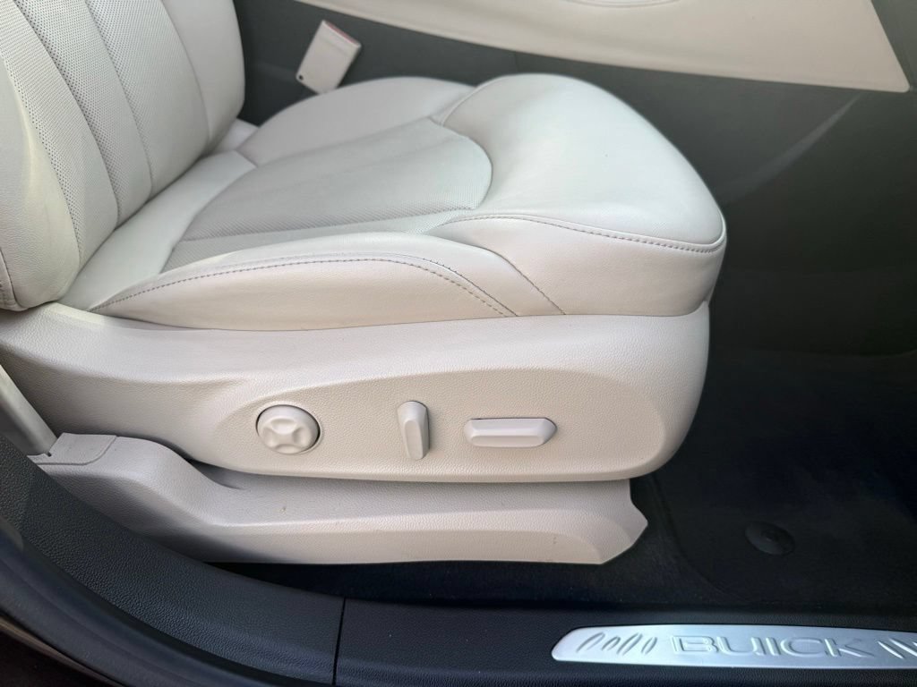 Used 2020 Buick Envision Essence FWD image 24