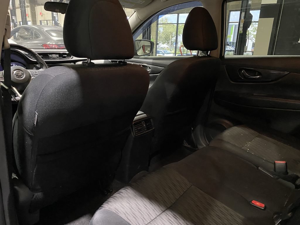 Used 2018 Nissan Rogue SV w/ Premium Package FWD image 5