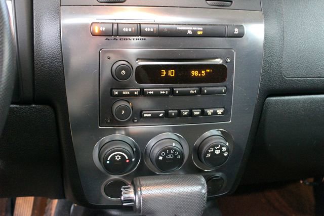 Used 2009 HUMMER H3T w/ Appearance Package AWD/4WD image 16