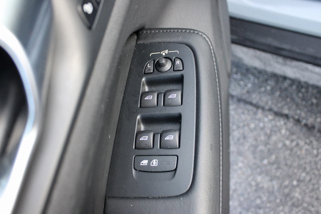 Used 2025 Volvo V60 B5 Cross Country Plus image 11