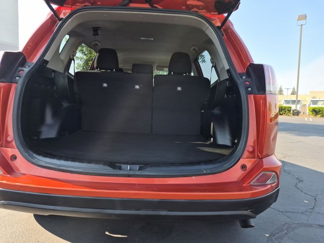 Used 2016 Toyota RAV4 LE FWD image 6