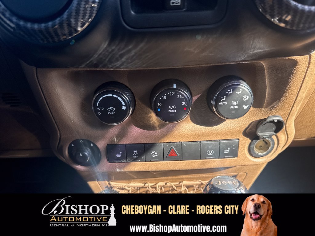 Used 2015 Jeep Wrangler Unlimited Sahara w/ Dual Top Group AWD/4WD image 5