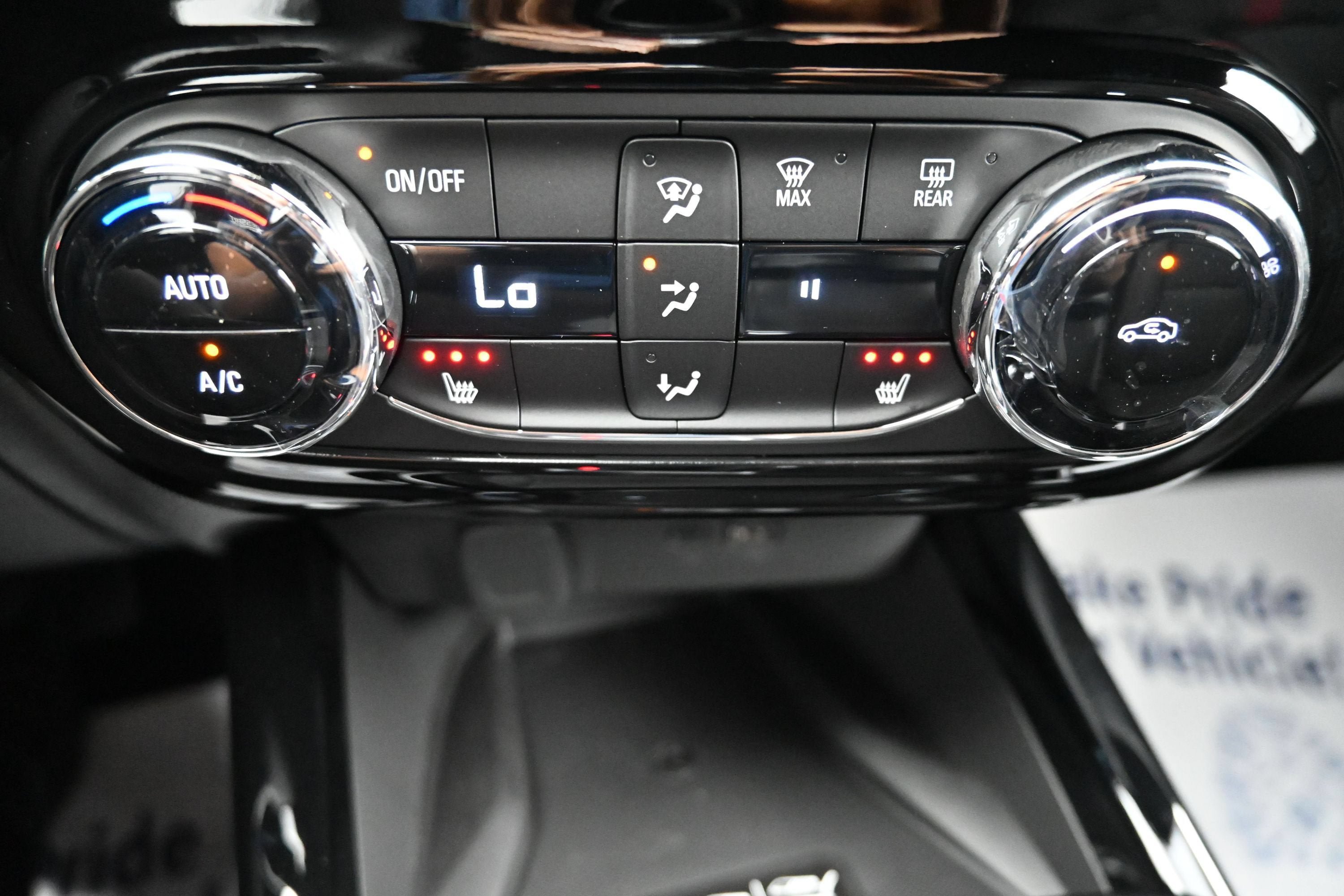 New 2026 Chevrolet Trax RS w/ Sunroof Package FWD image 17