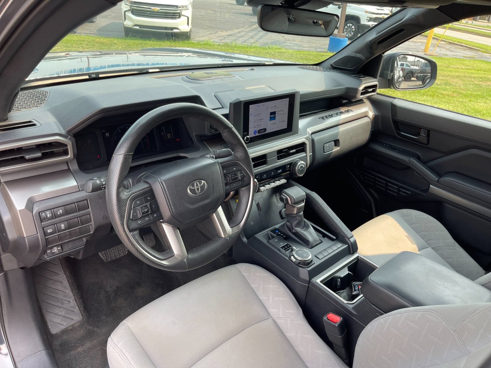 Used 2024 Toyota Tacoma SR5 AWD/4WD image 10