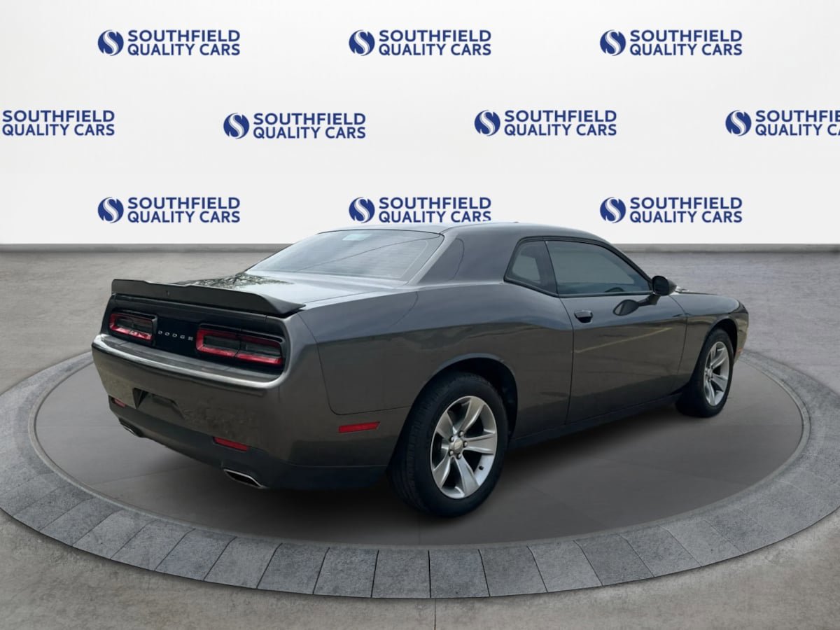 Used 2019 Dodge Challenger SXT RWD image 7