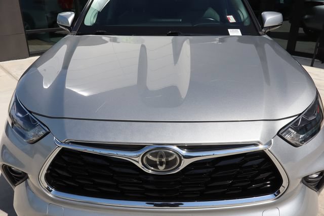 Used 2020 Toyota Highlander Limited FWD image 21