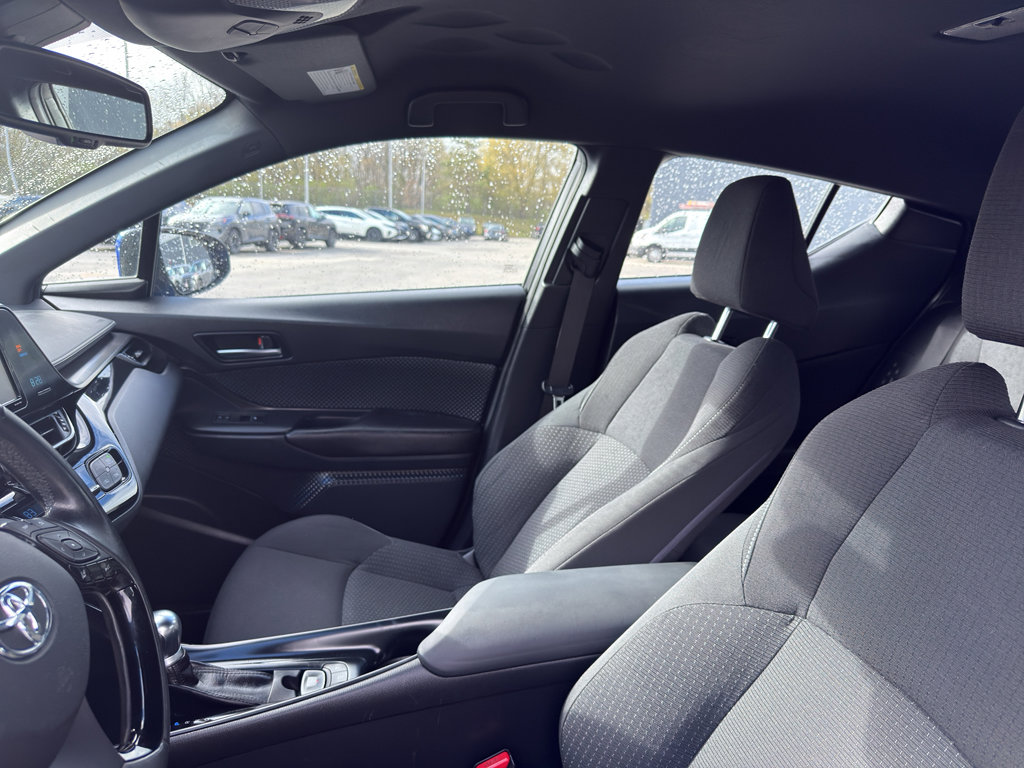 Used 2018 Toyota C-HR XLE FWD image 24
