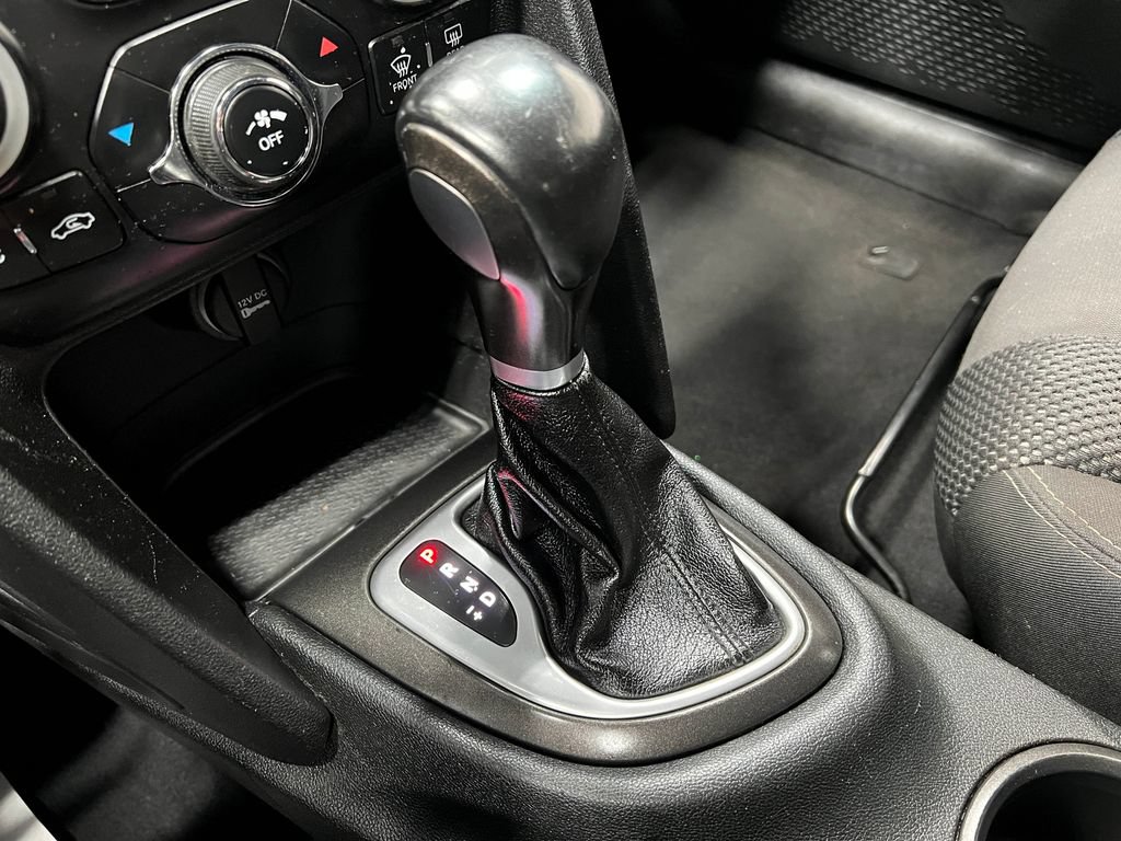 Used 2015 Dodge Dart SXT FWD image 29