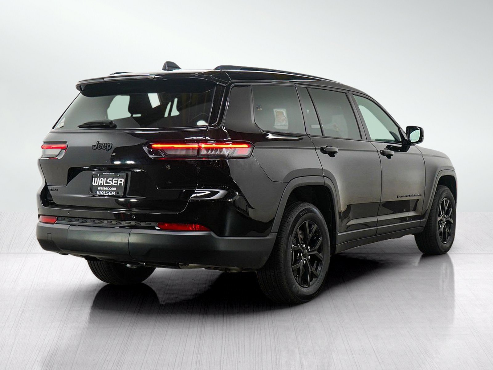 Used 2025 Jeep Grand Cherokee L Laredo AWD/4WD image 6