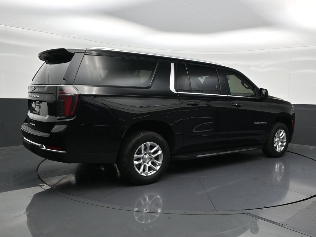 Used 2025 Chevrolet Suburban LS RWD image 5
