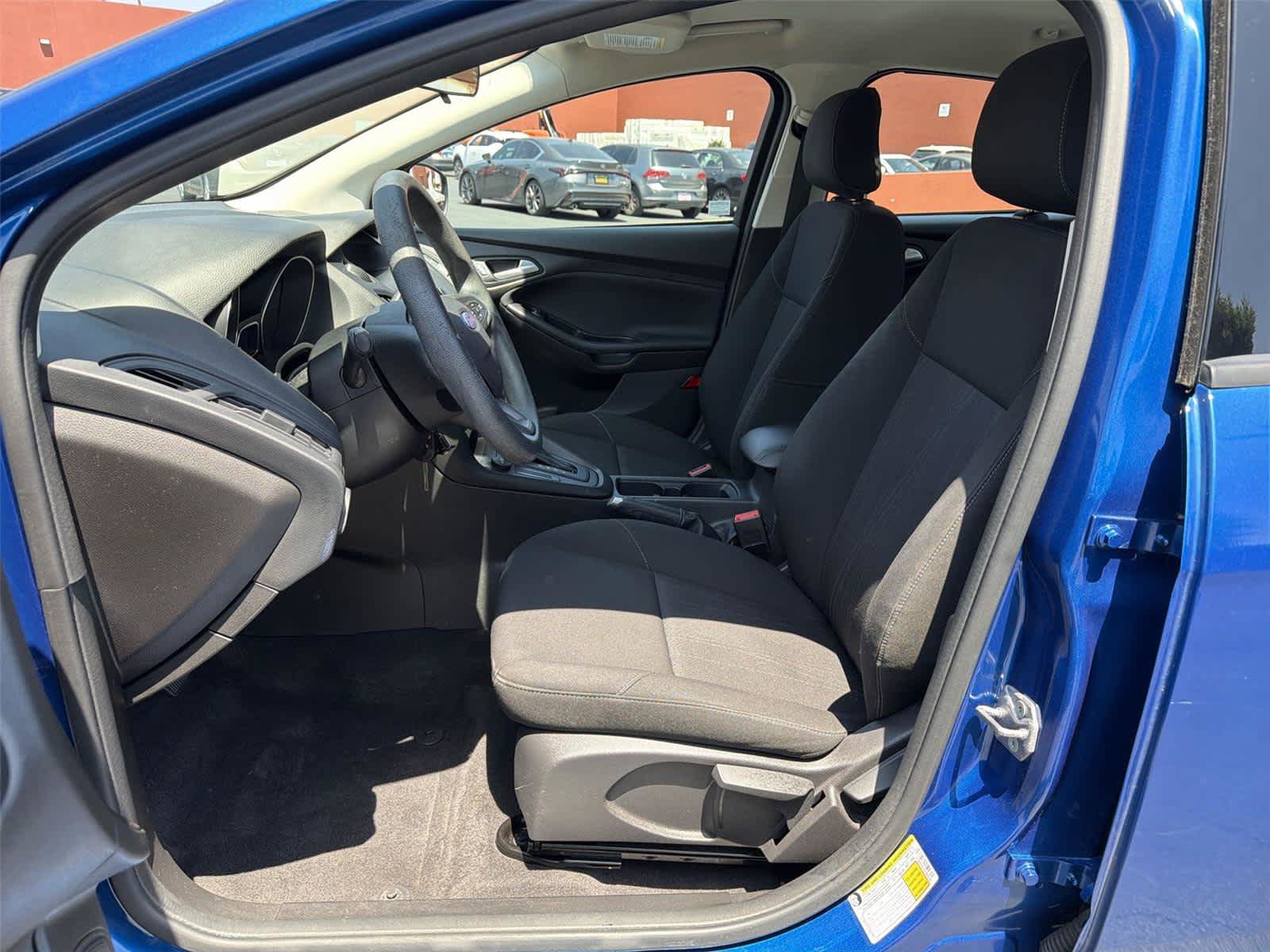 Used 2018 Ford Focus SE w/ SE Appearance Package FWD image 12
