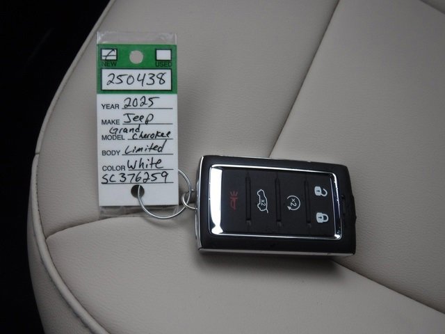 New 2025 Jeep Grand Cherokee Limited w/ MOPAR Finishing Package image 44