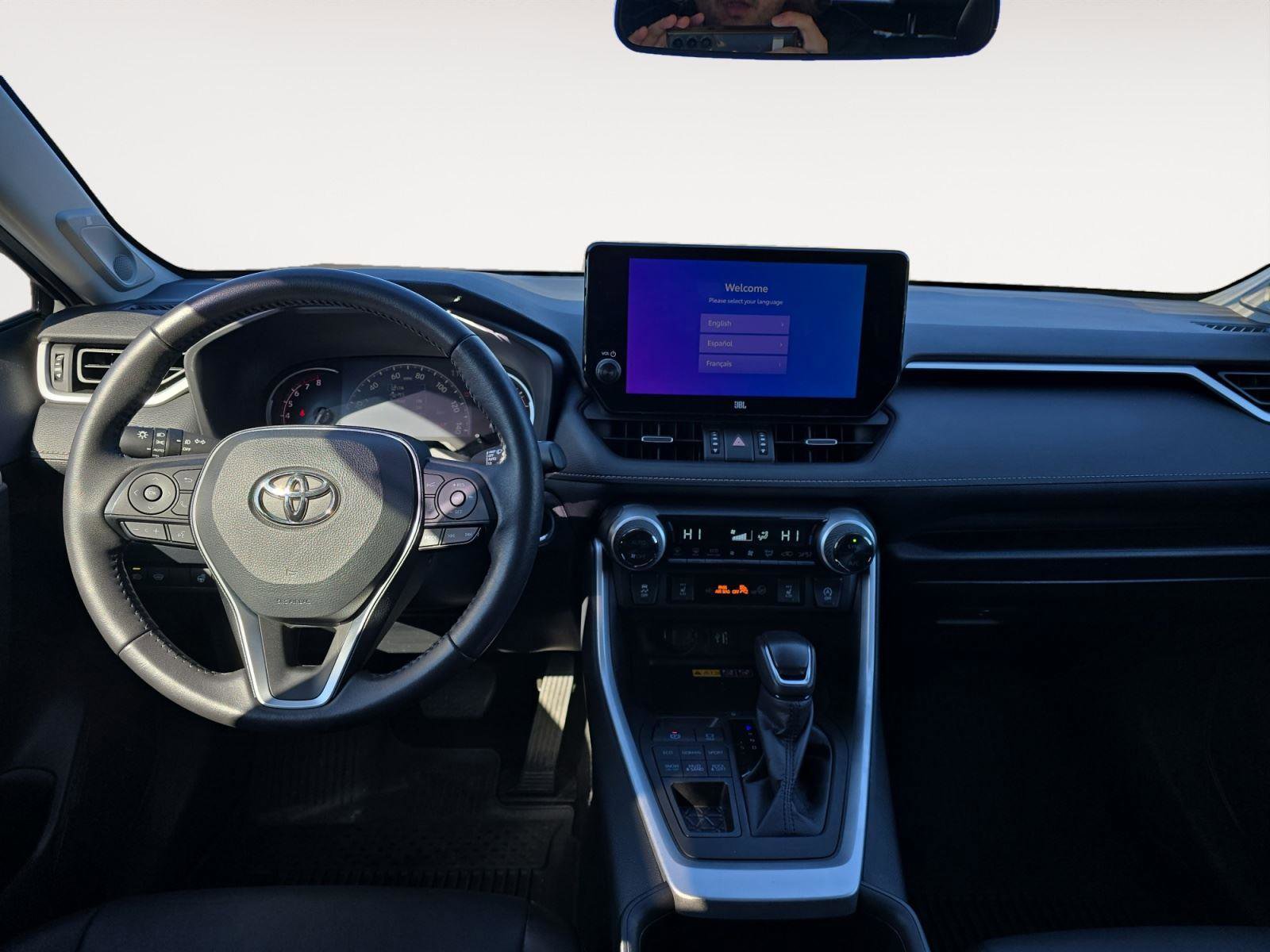 Used 2023 Toyota RAV4 XLE Premium image 9