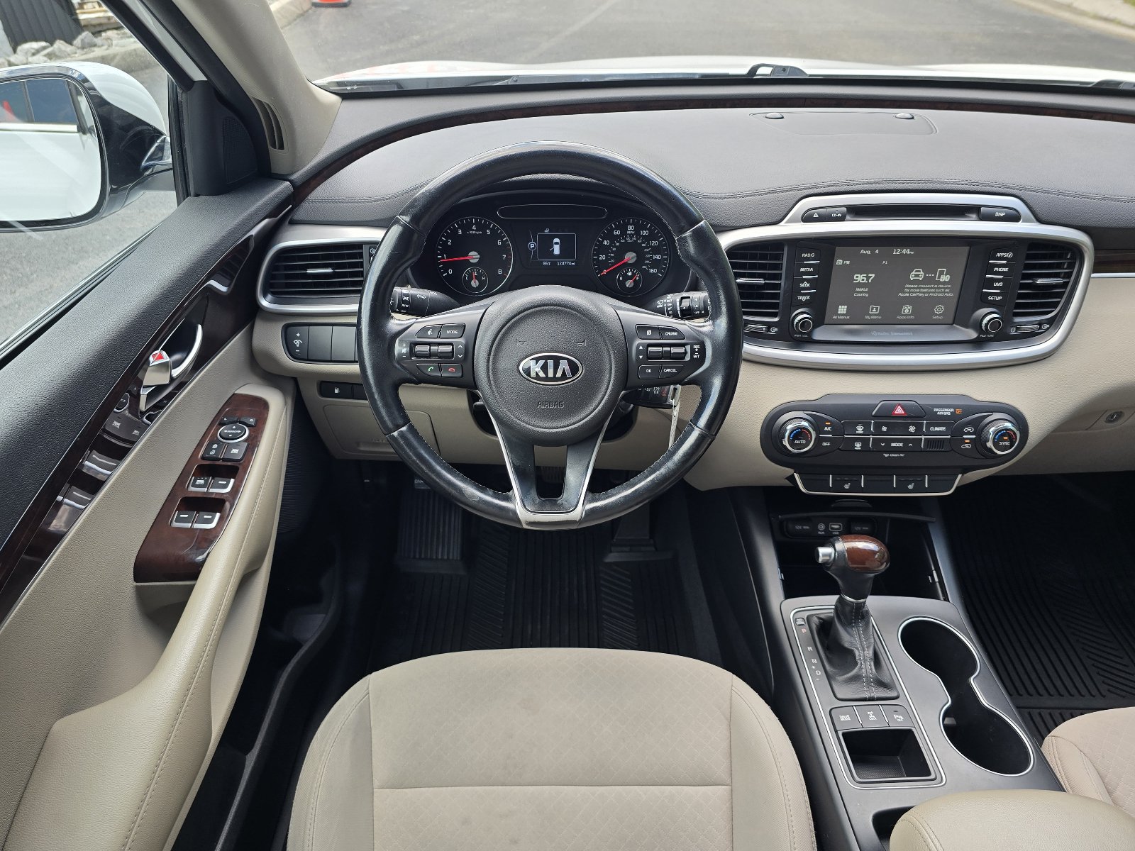 Used 2017 Kia Sorento AWD w/ LX Convenience Package image 12