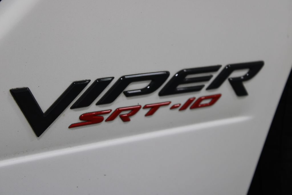 Used 2004 Dodge Viper SRT-10 RWD image 13