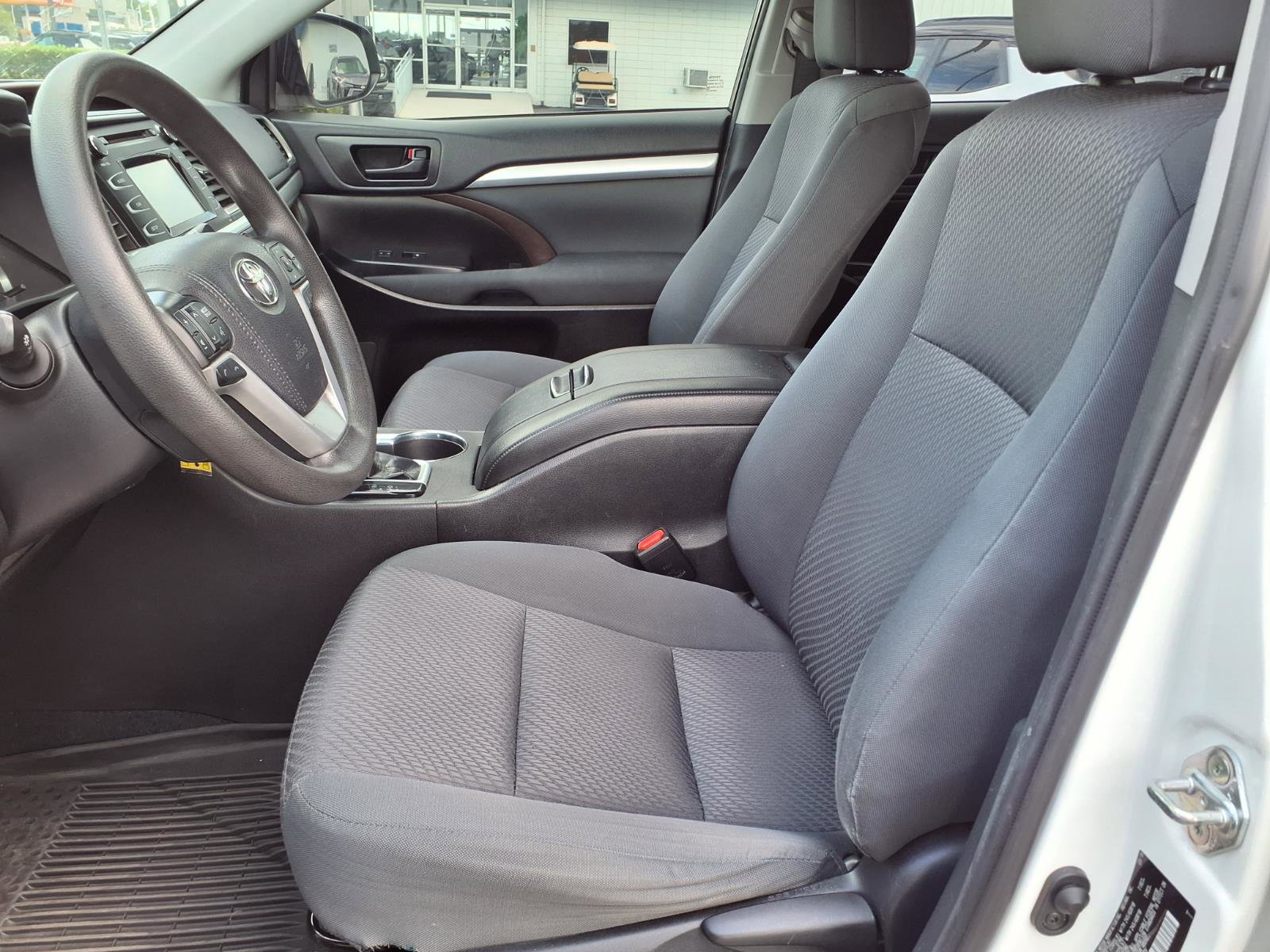 Used 2019 Toyota Highlander LE FWD image 11
