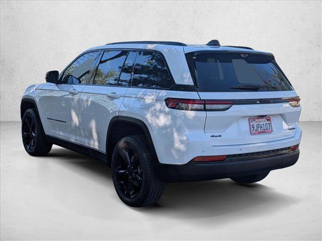 Used 2023 Jeep Grand Cherokee Limited w/ Luxury Tech Group II image 8