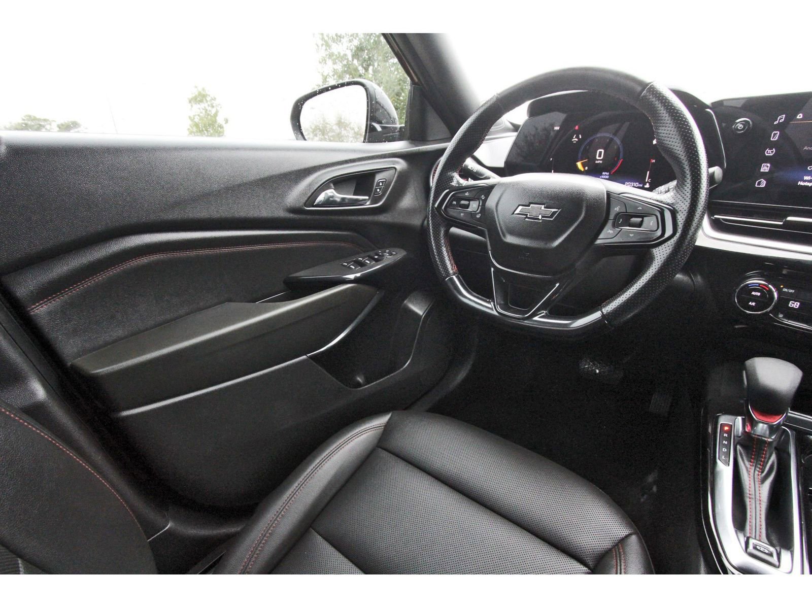 Used 2024 Chevrolet Trax RS w/ Driver Confidence Package image 11