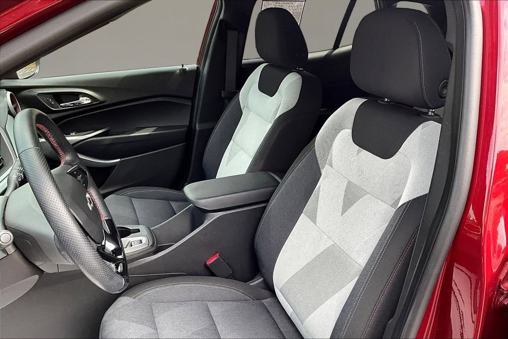 Used 2024 Chevrolet Trax RS FWD image 17