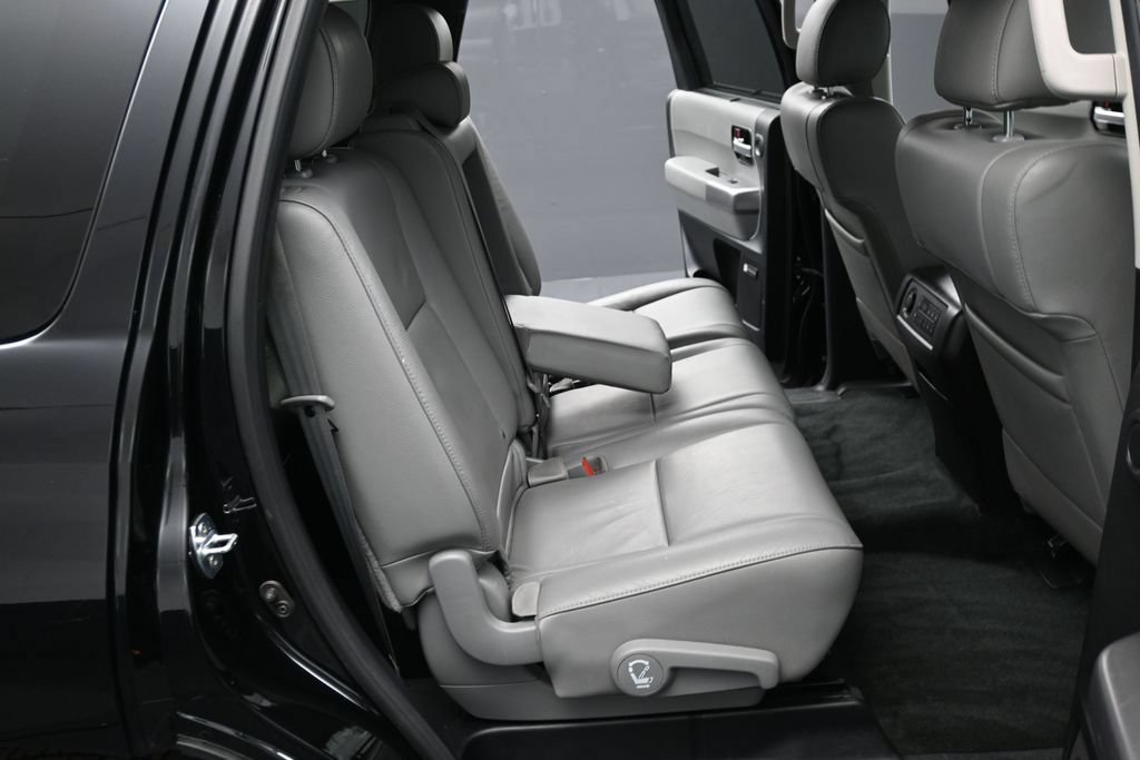 Used 2018 Toyota Sequoia Limited w/ Safety & Convenience Package AWD/4WD image 18
