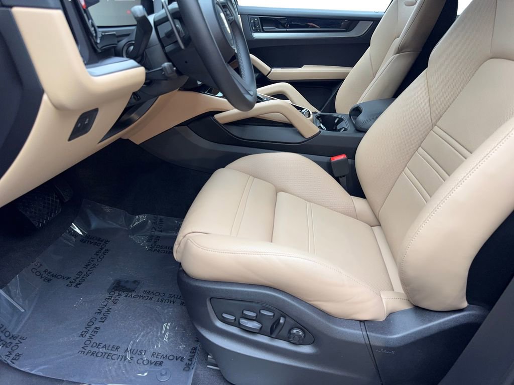 Used 2026 Porsche Cayenne Coupe image 26