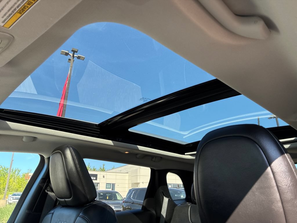 Used 2019 Jeep Cherokee Limited AWD/4WD image 36