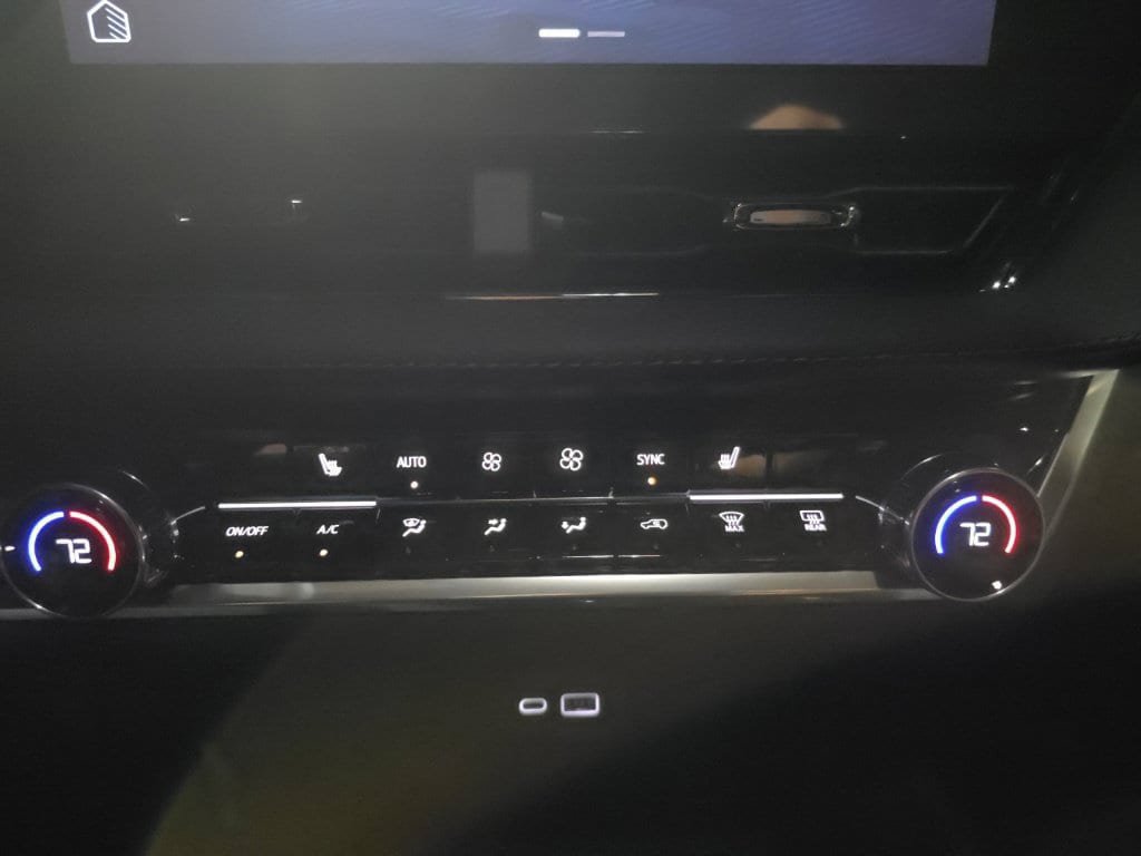 Used 2027 Chevrolet Equinox RS AWD/4WD image 18