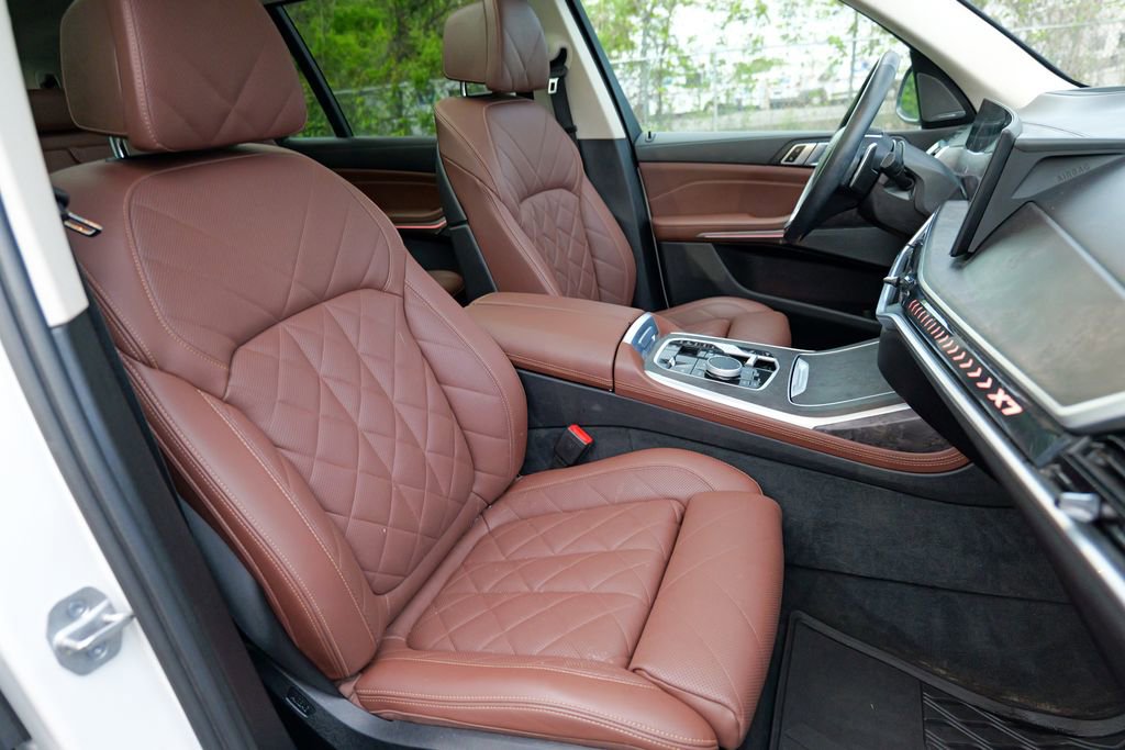 Used 2023 BMW X7 xDrive40i w/ Premium Package AWD/4WD image 40