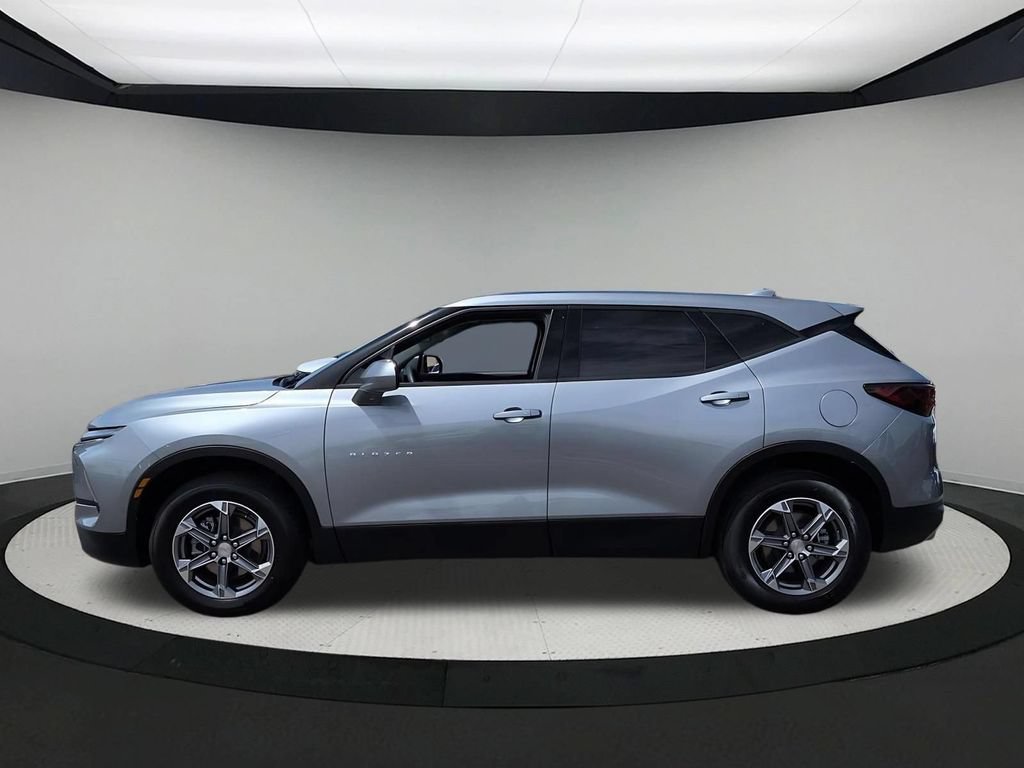 Used 2025 Chevrolet Blazer LT FWD image 5