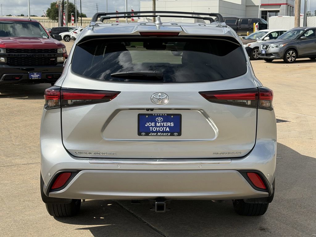 Used 2024 Toyota Highlander Platinum FWD image 8