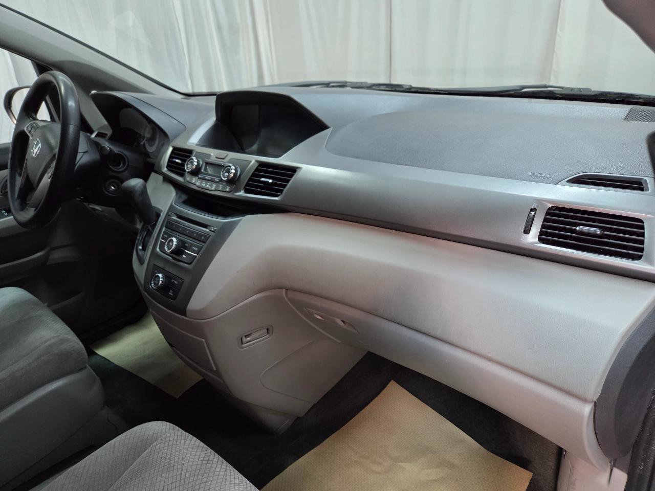 Used 2016 Honda Odyssey LX image 18