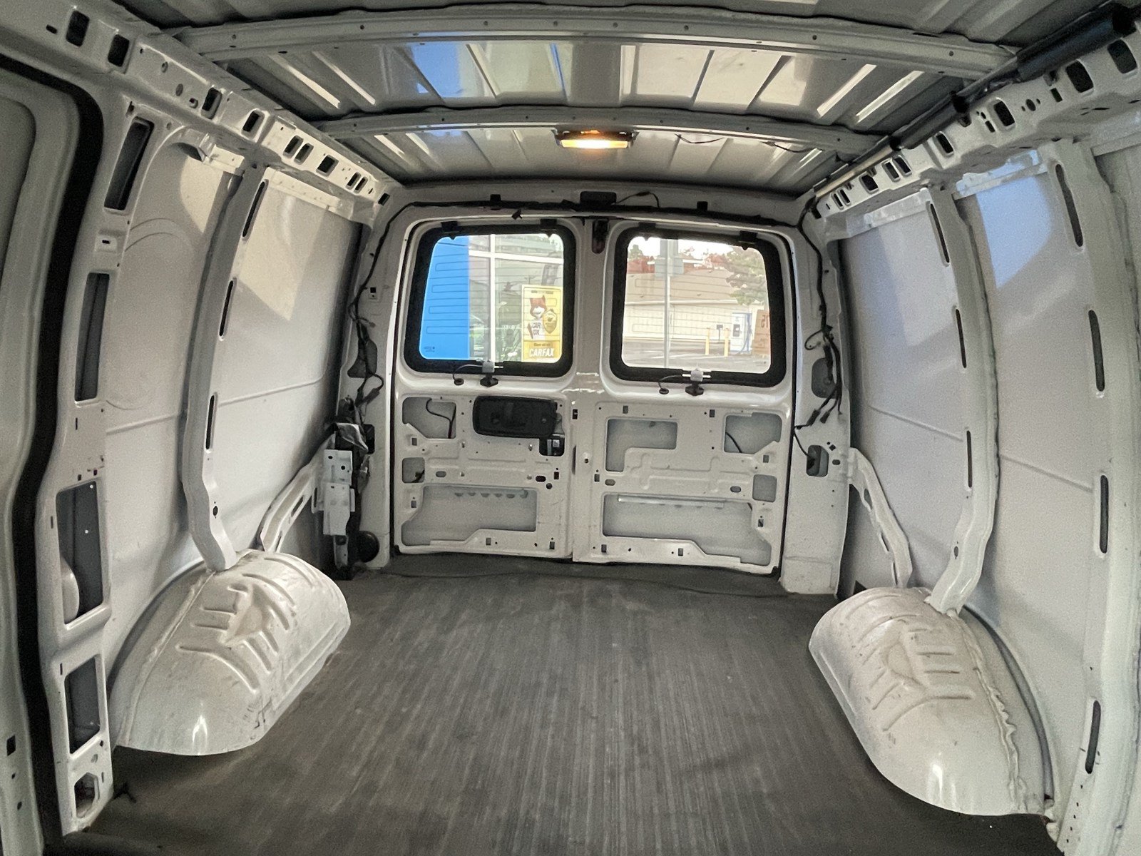 Used 2010 Chevrolet Express 1500 RWD image 12