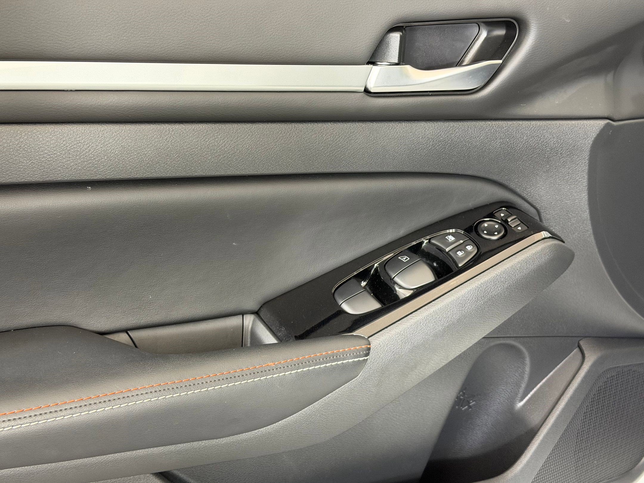 Used 2024 Nissan Altima 2.0 SR image 14