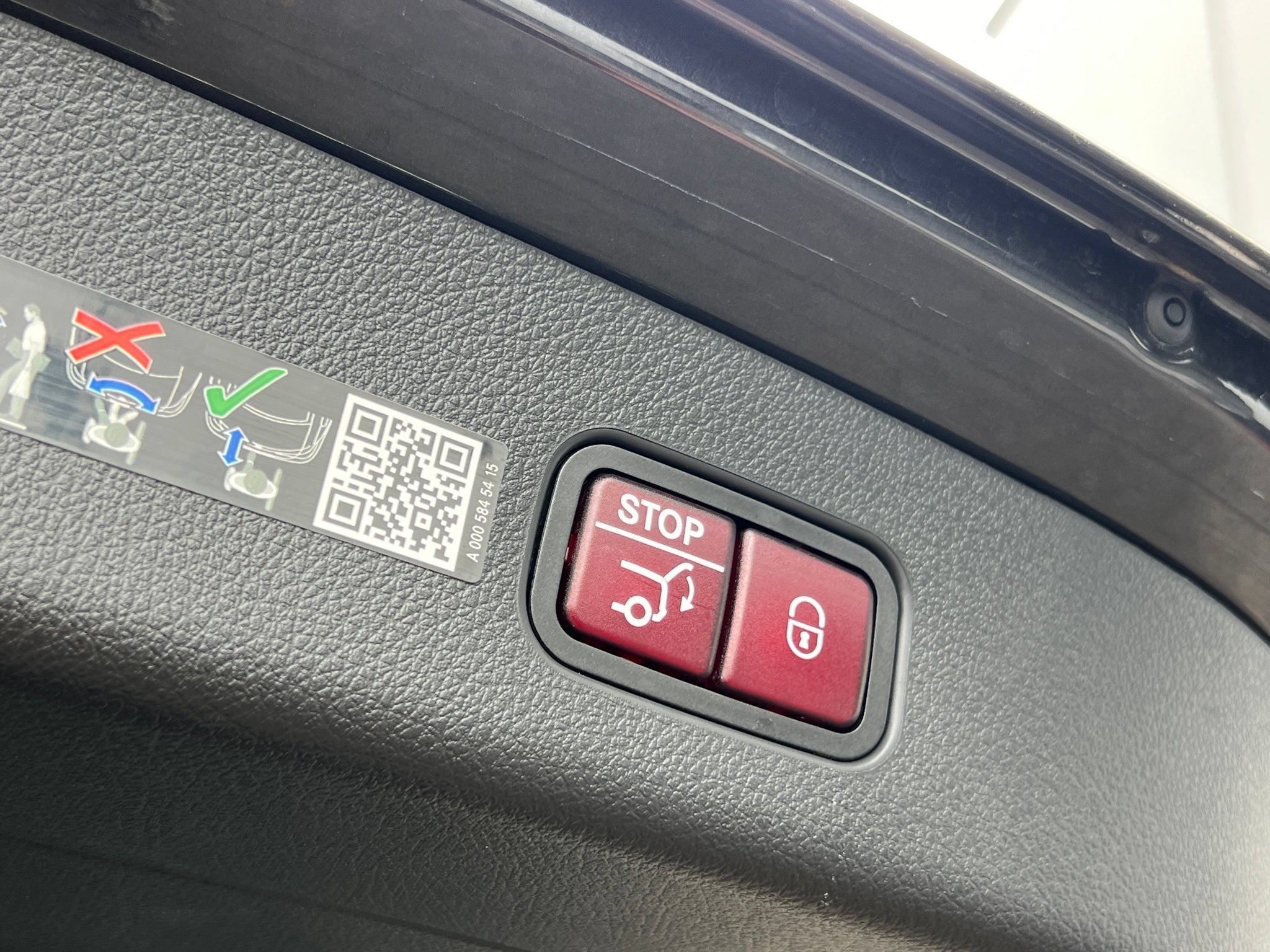 Used 2025 Mercedes-Benz GLC 300 4MATIC image 33